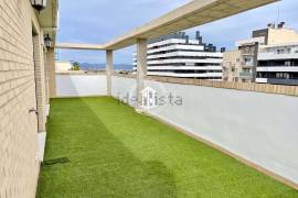 Penthouse in Nou Benicalap with common pool areas