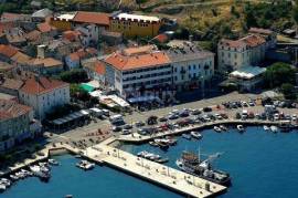 SENJ - Commercial and residential building/HOTEL/ BUILDING/ CATERING FACILITY/CASINO 150 meters from the sea!