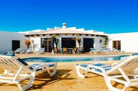 Attractive Large Five Bed Family Villa