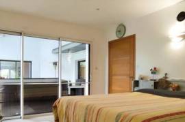 Modern Detached House with Garden Modern Detached House with Garden