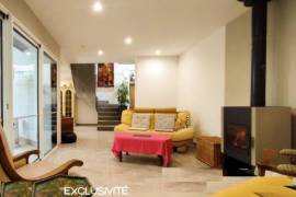 Modern Detached House with Garden Modern Detached House with Garden