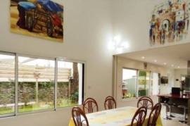 Modern Detached House with Garden Modern Detached House with Garden