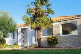 SPACIOUS, BRIGHT AND INTIMATE VILLA WITH POOL | 6km TO CHATELAILLON BEACH & 14km TO LA ROCHELLE.