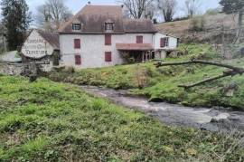 CREUSE- Converted mill on 1,4 hectares of land
