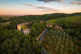 AZ295- Organic wine farm with winery, medieval villa, farmhouse and 100 hectares of land