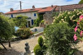 €228700 - Beautiful Charentaise House with a Pleasant Private Courtyard