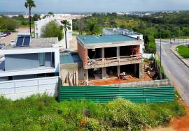 3+1 bedroom villa with pool for sale in Bela Vista, Lagoa