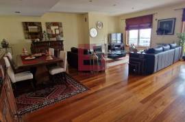 5 bedroom apartment, top floor, center of Vila Nova de Gaia