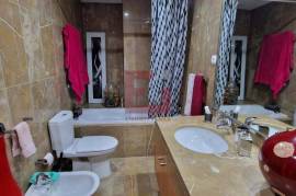 5 bedroom apartment, top floor, center of Vila Nova de Gaia