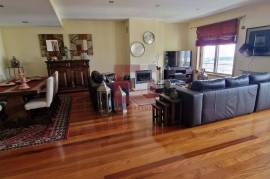 5 bedroom apartment, top floor, center of Vila Nova de Gaia