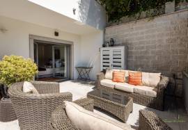 Duplex with garden and private terraces and pool in Estoril center - T4 fully renovated