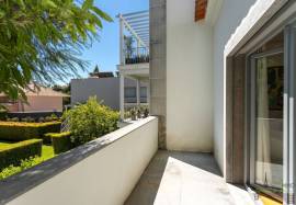 Duplex with garden and private terraces and pool in Estoril center - T4 fully renovated
