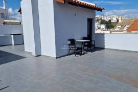1 Bedroom Apartment|  refurbished | 200m from Fisherman's Beach