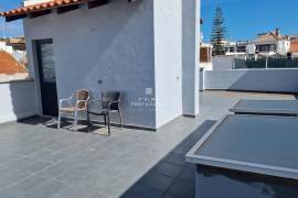 1 Bedroom Apartment|  refurbished | 200m from Fisherman's Beach