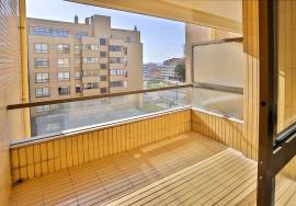 3 bedroom apartment in Espinho with privileged location
