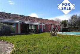 Detached Villa with Swimming Pool and Garden