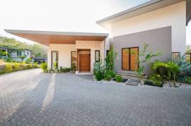 Casa Zoul: A Luxurious residence in the prestigious SENDEROS gated community of Tamarindo!