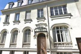 Rare opportunity to acquire an exceptional 3 storey, 6 bedroom luxury hotel with indoor pool, ideally located near all amenities in the heart of Paris. Situated opposite the Invalides in the 7th arro...
