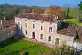 An attractive maison de maitre for sale with numerous outbuildings close to a choice of villages and the Dordogne river for fishing enthusiasts