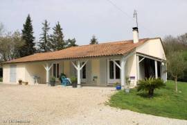 €244680 - Detached house on one level 5 minutes from Ruffec