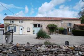€303000 - Beautiful Detached Property With A Gite And A Hectare Of Land