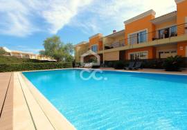 2 bedroom apartment with private terrace, in a condominium with swimming pool and garden located in Vale Parra, Guia