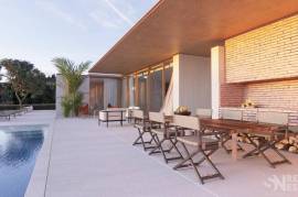 Luxury villa (under construction)