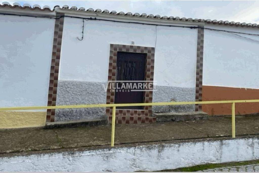 2 bedroom townhouse located on a plot of 90 m2 located in Sobral da Adiça