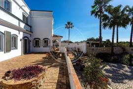 Moncarapacho 8 bedroom villa with pool - rental business possibility
