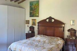 Luxury 2 Bed Apartment in a Villa For Sale In Livorno