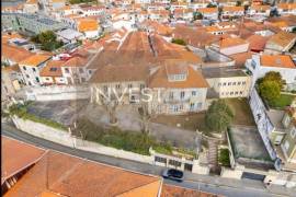 Palace allocated to services with potential for Co-working space or Tourist Apartments, R. General Torres, Vila Nova de Gaia