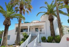 In the heart of Carvoeiro - 4-Bedroom villa walking distance to the beach