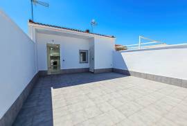 Renovated bungalow for sale: 2 bedrooms, 1 bathroom, 30m² terrace