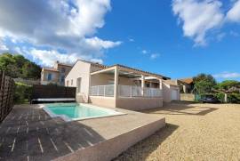Simple And Practical Villa With 125 M2 Of Living Space, In A Peaceful Neighborhood On A 1112 M2 Plot With Pool.
