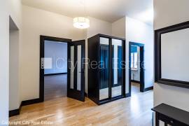 Apartment for rent in Riga, 186.00m2
