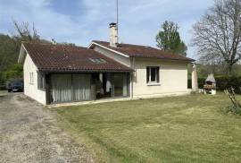 Charming 100 m2 villa located in the countryside, just 5 minutes from Auch