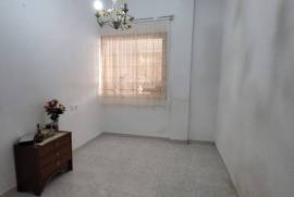 Spacious 4 Bedroom Townhouse With Courtyard And Garage
