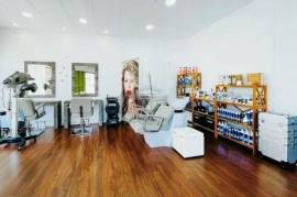 Ideal location for a beauty salon or office
