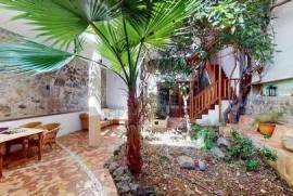 Charming house with a quiet patio in the heart of the popular La Isleta neighbourhood
