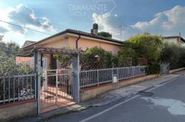 CDL7163 - Villetta su un unico livello di 120 mq con giardino privato e garage