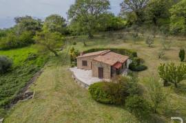 Farmhouse/Rustico - Semproniano. Well-preserved rustico with a beautiful view