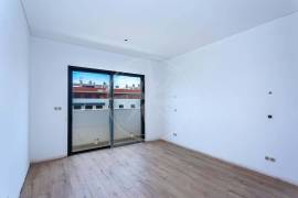 Town Centre Contemporary 4 Bedroom Penthouse Apartments