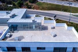 Town Centre Contemporary 4 Bedroom Penthouse Apartments