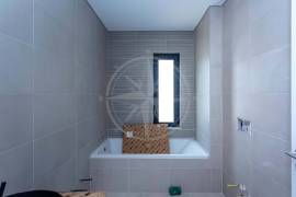 Town Centre Contemporary 4 Bedroom Penthouse Apartments