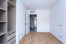 Town Centre Contemporary 4 Bedroom Penthouse Apartments