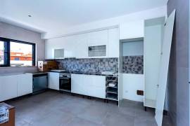 Town Centre Contemporary 4 Bedroom Penthouse Apartments