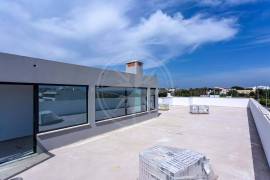 Town Centre Contemporary 4 Bedroom Penthouse Apartments