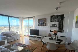 Sunny flat with sea views and swimming pool