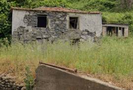 LAND AS A HOUSE TO RECOVER IN ARCO DA CALHETA