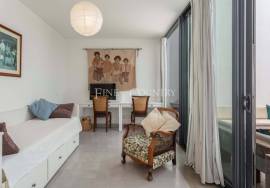 Tavira, 3-bedroom spacious apartment with central patio in the heart of the city.